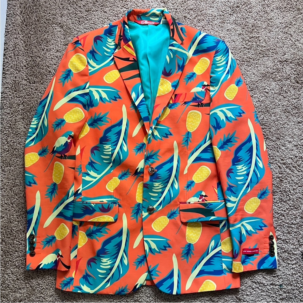The Cruise-ship Casanova Suit 10 - Picture 5 of 6
